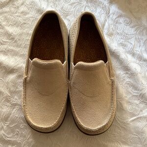 Revitalign Bella Suede Beige Slip-on Loafers 8D wide
